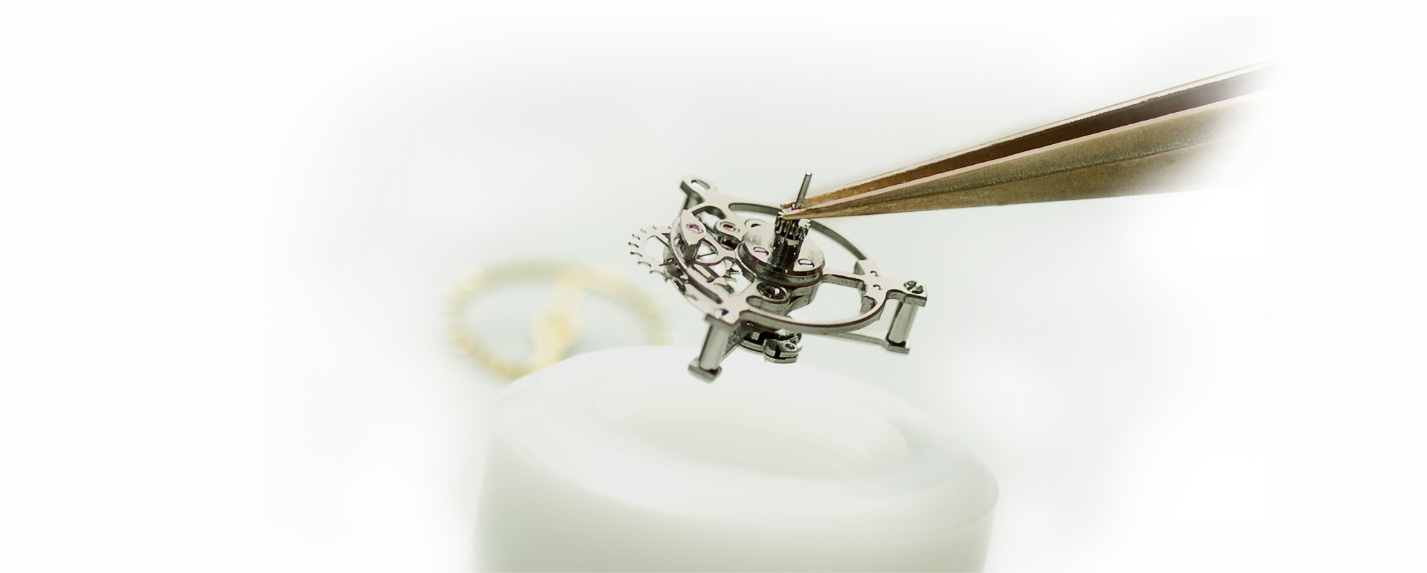 萧邦手表维修价目表（萧邦更换表框）