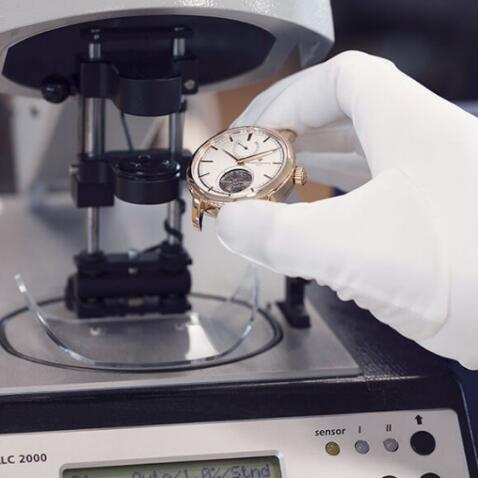 萧邦手表多长时间保养一次（萧邦水分进入）